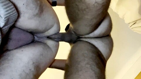 Junger Top kommt mit einem pummeligen älteren Bottom zusammen HD Gay movie