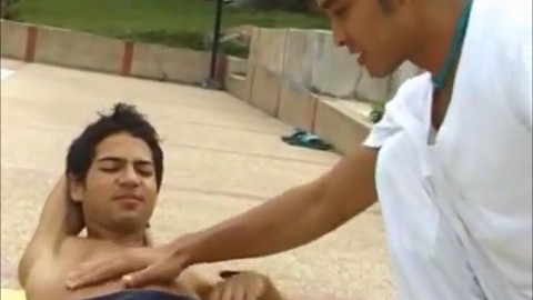 Tapette, le travail manuel, en plein air HD Gay movie