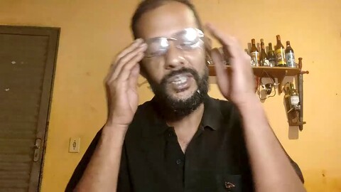 Ein stilvoller Typ hat ein bisschen alleinige, pelzige Freizeitspaß HD Gay movie